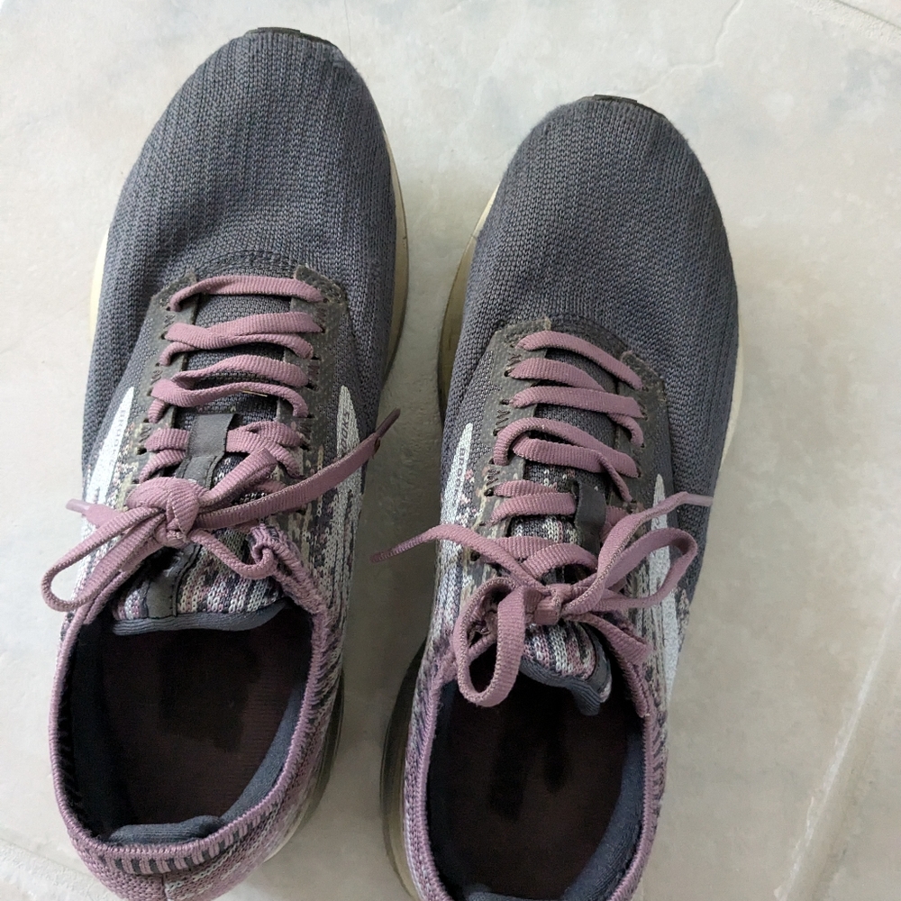 Brooks Womens Ricochet Shoes Sneakers Size 9 Gray Pink Athletic